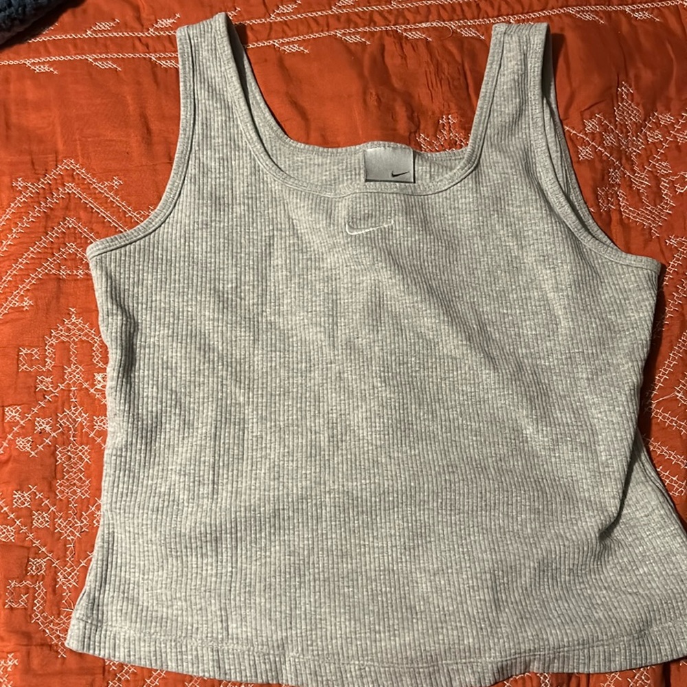 Nike M Tank top, slightly cropped